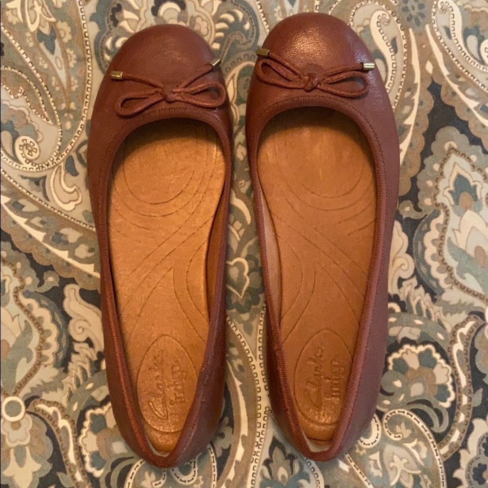 Indigo by Clark’s Brown leather flats
